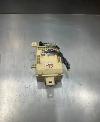 Toyota Land Cruiser (HDJ90) Fuse module 8273060060 9H250084