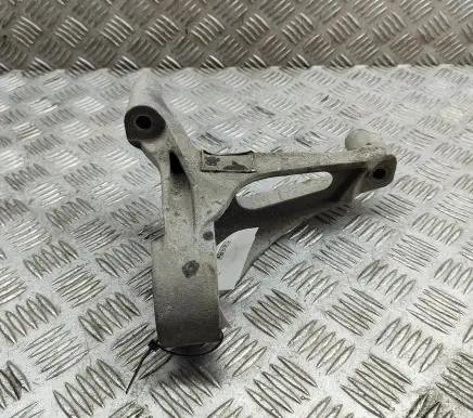 BMW 2 F45 Engine mounting bracket 6858296