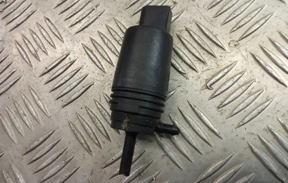 BMW 5 E39 Windscreen/windshield washer pump 8377612