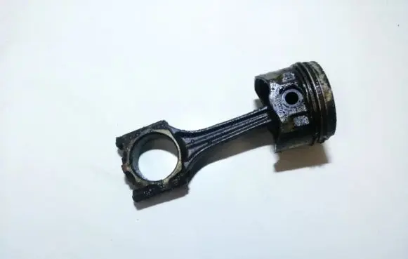 Volkswagen PASSAT B5 Piston with connecting rod