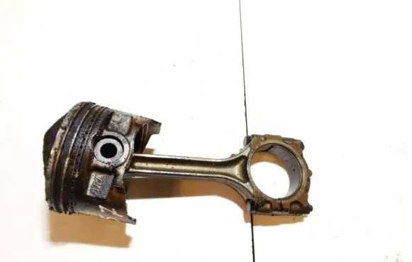 Mitsubishi Carisma Piston with connecting rod