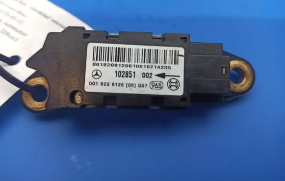 Mercedes-Benz CLS C219 Airbag deployment crash/impact sensor 0018209126 102851002