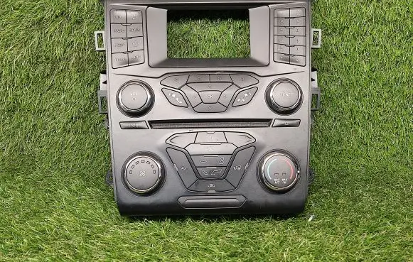 Ford Fusion II Head unit multimedia control ES7T18E243EB