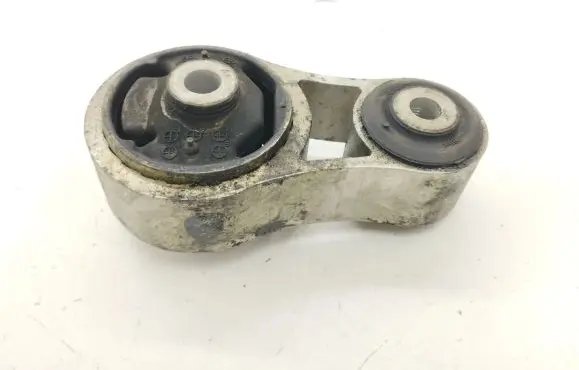 Mazda CX-7 Engine mount bracket