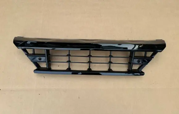 Volvo XC60 Front bumper lower grill 32234959 S2411K092