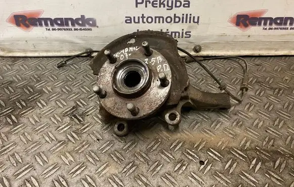 Nissan X-Trail T30 Front wheel hub