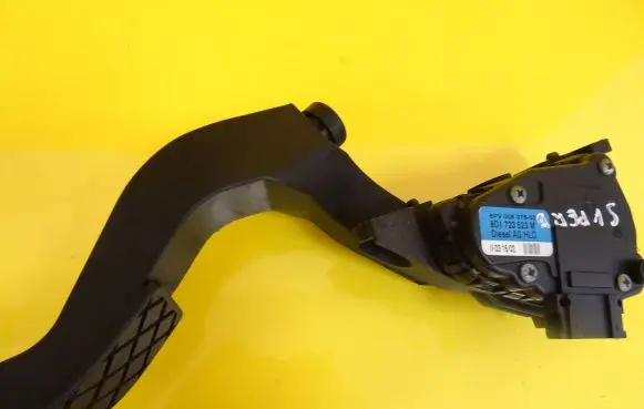 Skoda Superb B5 (3U) Accelerator throttle pedal 8D1723523M