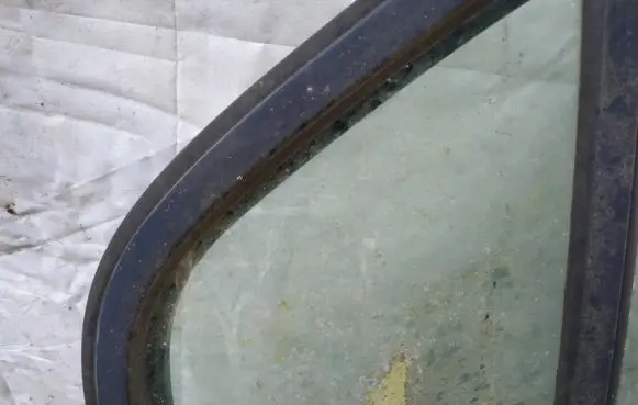 Mitsubishi Carisma Rear vent window glass 