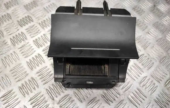 Skoda Octavia Mk2 (1Z) Car ashtray 1Z1857962B 1Z1863077A