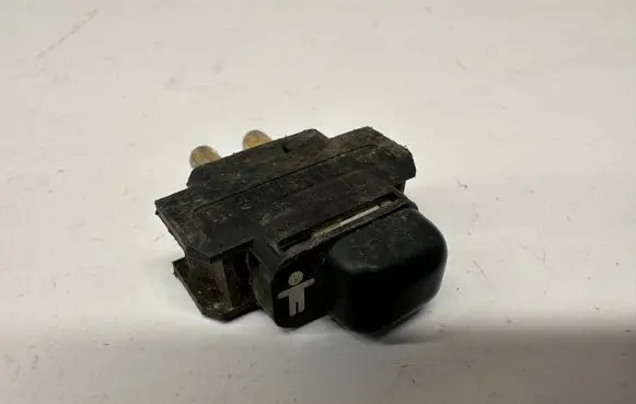 Mercedes-Benz E W124 Wing mirror switch 1248201910