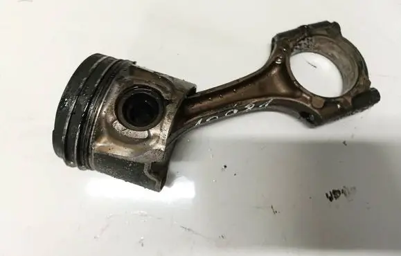 Toyota Corolla Verso AR10 Piston with connecting rod 