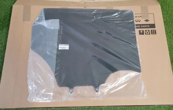 Nissan Qashqai Front triangle window/glass HV00B