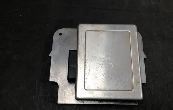 Volvo S40 Engine control unit/module 1T0404A03 P30882667 T00492890