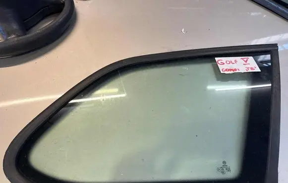Volkswagen Golf V Rear side window