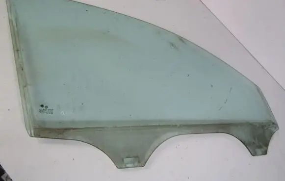 Audi A4 S4 B5 8D Front door window glass four-door 