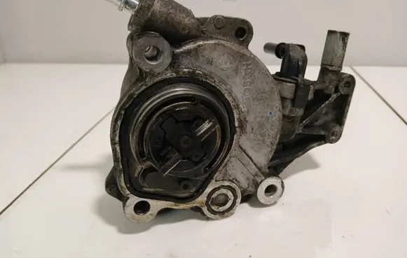 Land Rover Freelander 2 - LR2 Vacuum pump D171B1A