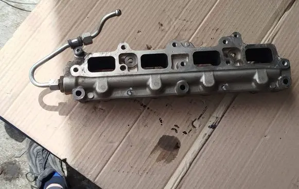 Volkswagen Golf V Intake manifold 1749238