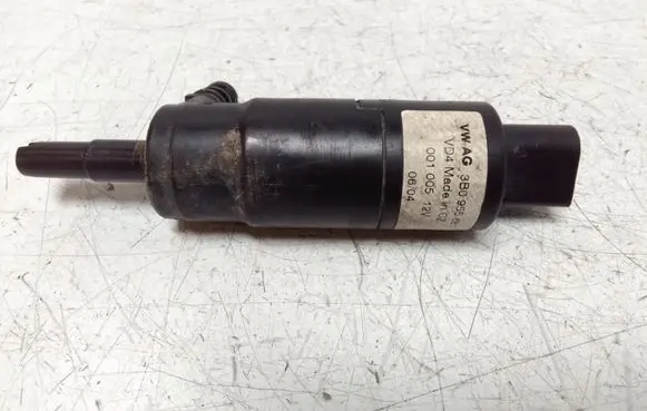 Volkswagen Touareg I Headlight washer pump 3B0955681
