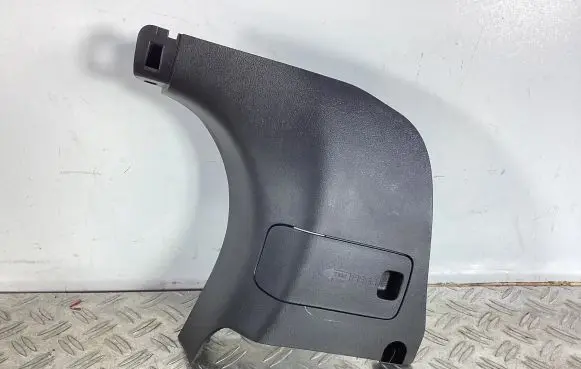 Foot area side trim
