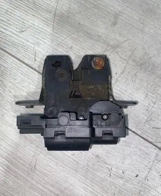 Renault Laguna II Tailgate/trunk/boot lock/catch/latch 8200295641b