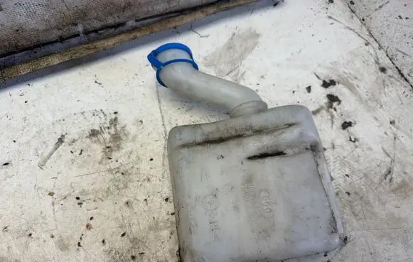 Audi A4 S4 B5 8D Windshield washer fluid reservoir/tank 8D9955453