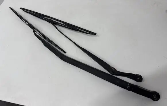 Nissan Primera Front wiper blade arm