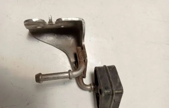 Land Rover Evoque II Muffler mount bracket/holder K8D25N201AC K8D2-5N201-AC