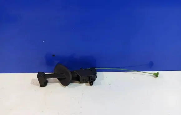 Fuel tank cap lock
