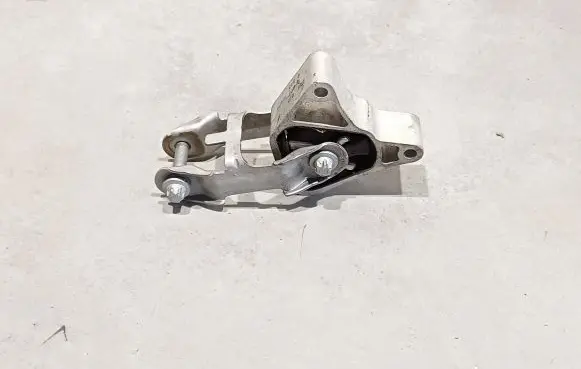 Mercedes-Benz B W246 W242 Engine mount bracket A2462400809