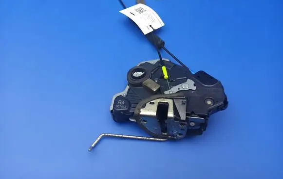 Lexus IS 220D-250-350 Front door lock 6G1818