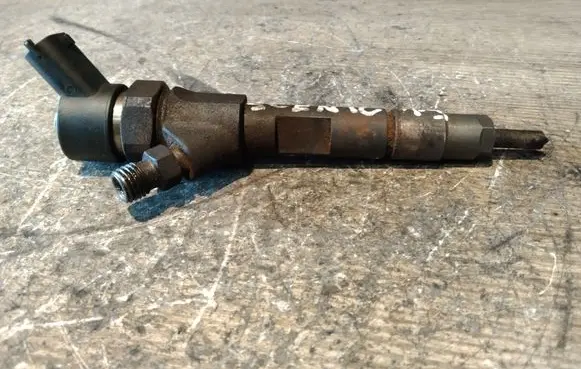 Renault Scenic I Fuel injector 7700111014 0445110021