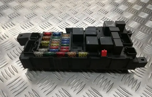 Volvo S60 Fuse module 518787205