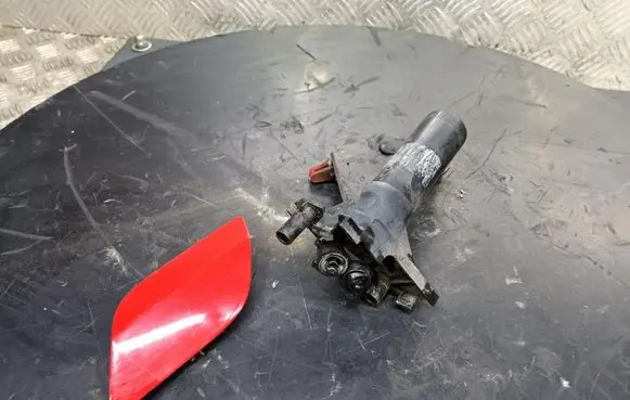 Opel Astra H Windshield washer spray nozzle 13118173