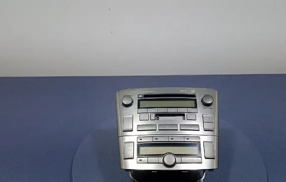 Toyota Avensis Verso Radio/CD/DVD/GPS head unit 86120-05081