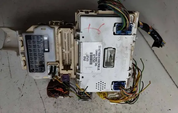 Suzuki SX4 Fuse module 3677079j31