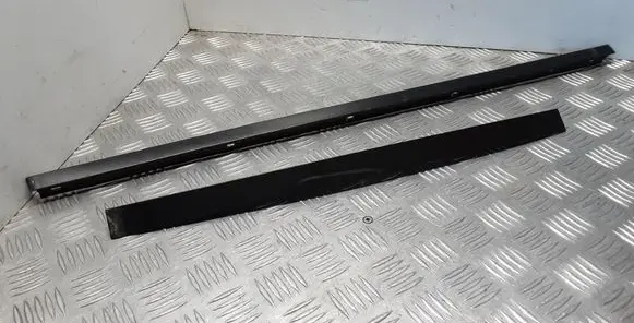 Land Rover Range Rover L322 Rear door windshield rail 