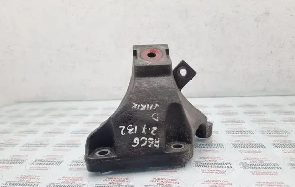 Engine mounting bracket