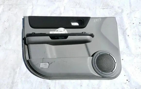 Nissan X-Trail T30 Front door card panel trim 809018H300