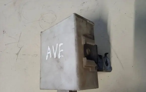 Toyota Avensis T250 Door central lock control unit/module 8974105050
