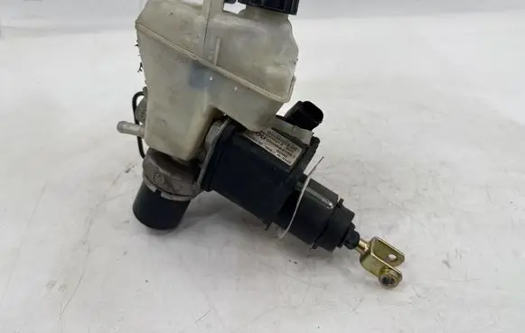 Mercedes-Benz E W211 Master brake cylinder 0204024105