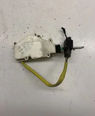 Fuel tank cap lock