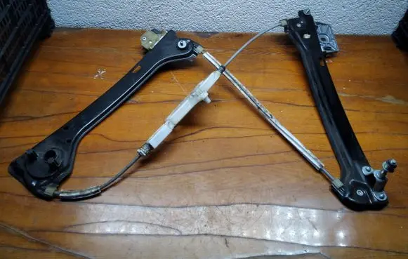 Mercedes-Benz CLA C117 X117 W117 Front window lifting mechanism without motor 994301210