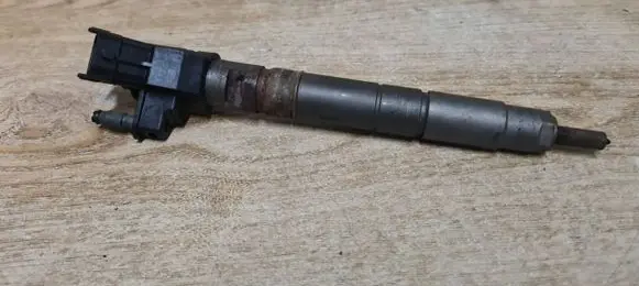 Volvo XC70 Fuel injector 31272767