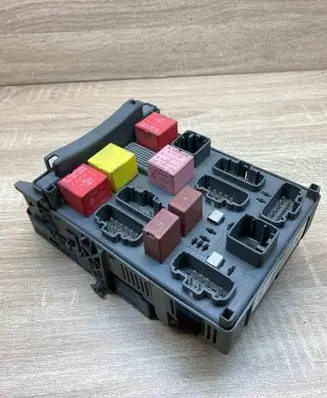 Renault Espace III Fuse module 8200316854 820004201E
