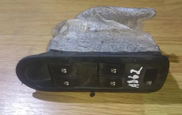 Renault Megane II Electric window control switch