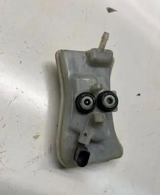 Brake fluid reservoir