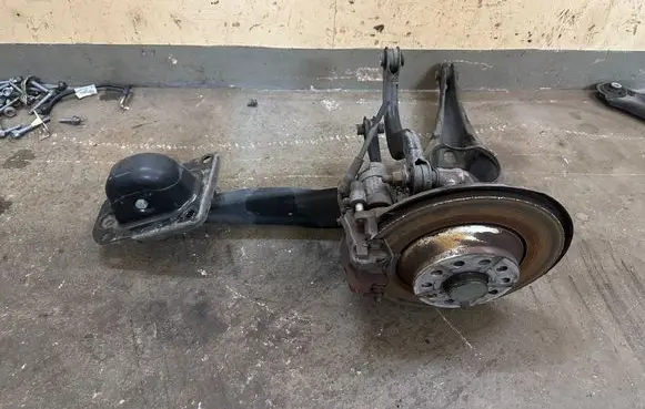 Volkswagen Tiguan Rear wheel hub spindle/knuckle 3Q0501117A