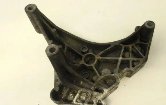 Volkswagen PASSAT CC Engine mounting bracket 03L199207