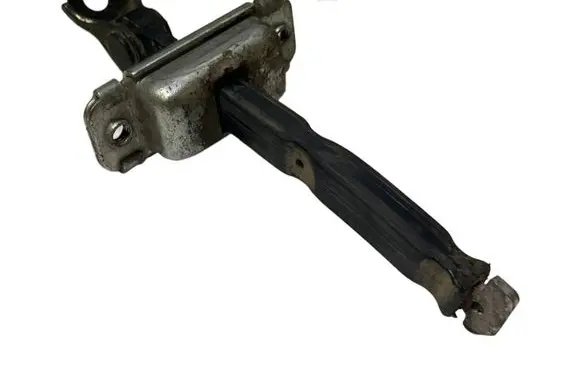 Hyundai i30 Front door check strap stopper