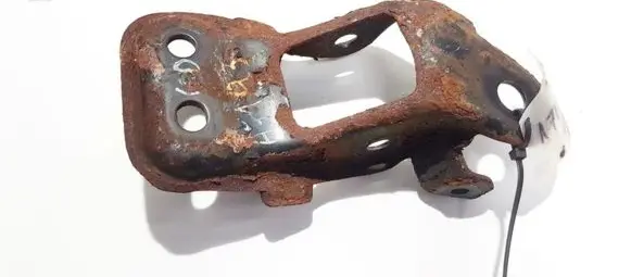 Subaru Legacy Bracket in trunk/boot 